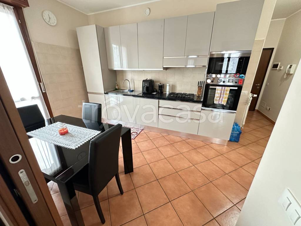 appartamento in vendita a Pioltello in zona Seggiano