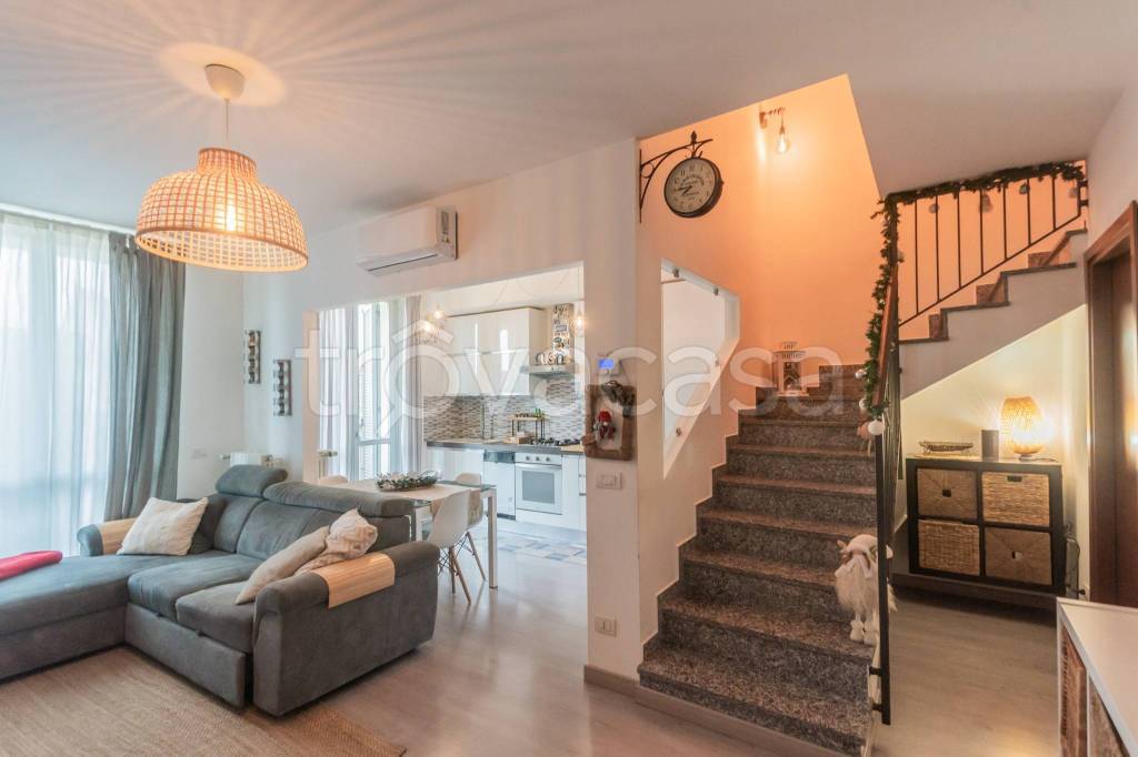 appartamento in vendita a Pioltello in zona Limito