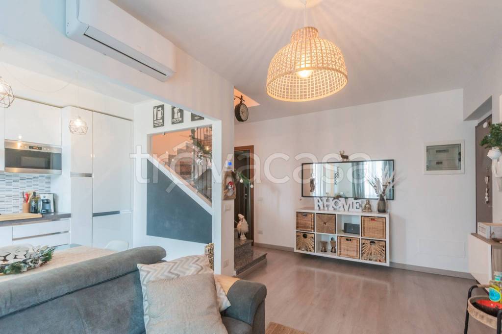 appartamento in vendita a Pioltello in zona Limito