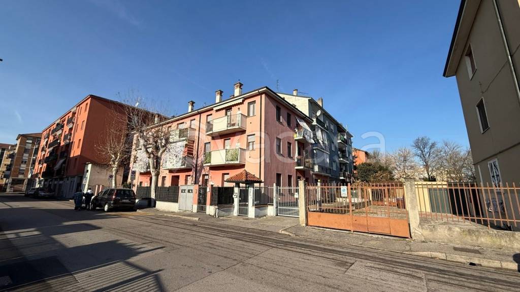 appartamento in vendita a Pioltello in zona Seggiano