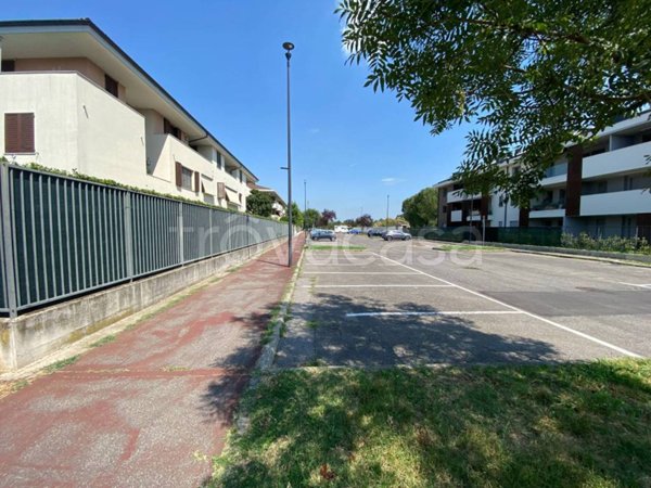 appartamento in vendita a Pioltello in zona Seggiano