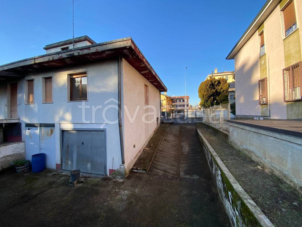 casa indipendente in vendita a Pioltello