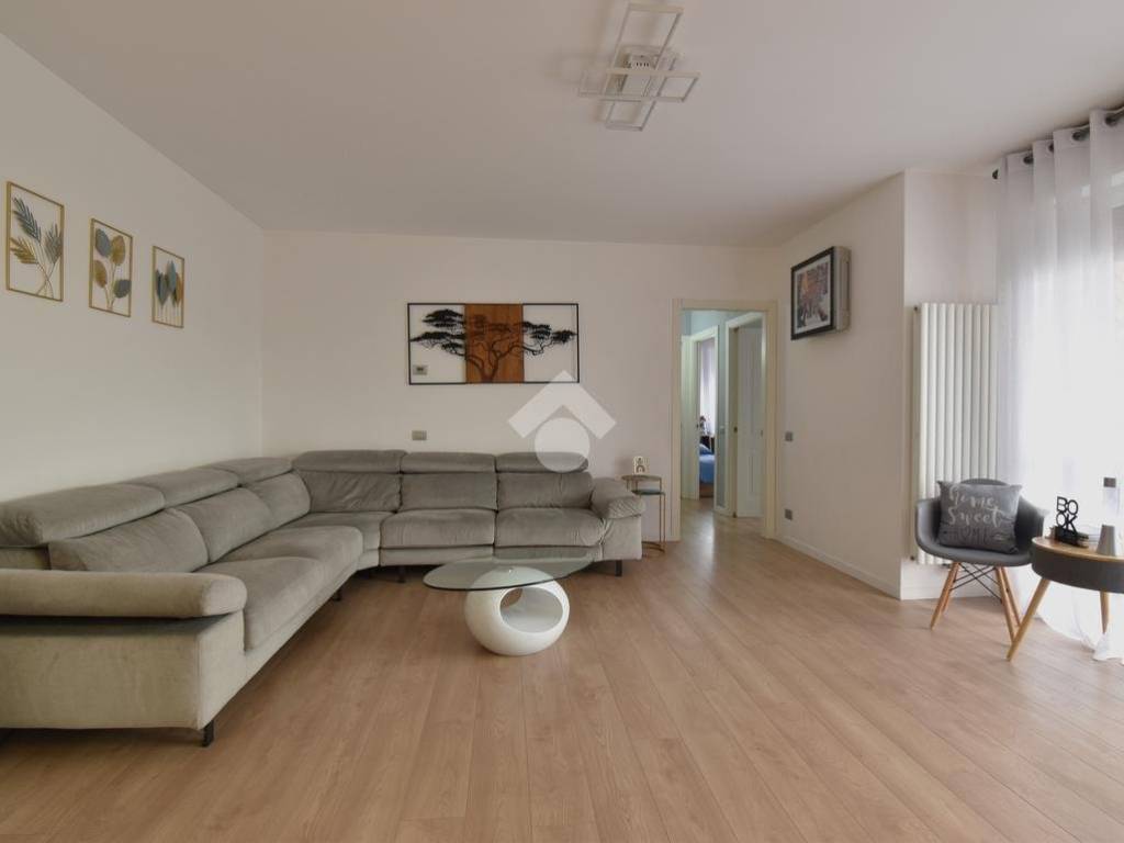 appartamento in vendita a Pioltello in zona Seggiano