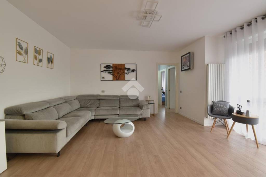 appartamento in vendita a Pioltello in zona Seggiano