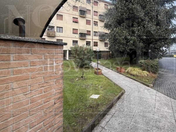 appartamento in vendita a Pioltello in zona Seggiano