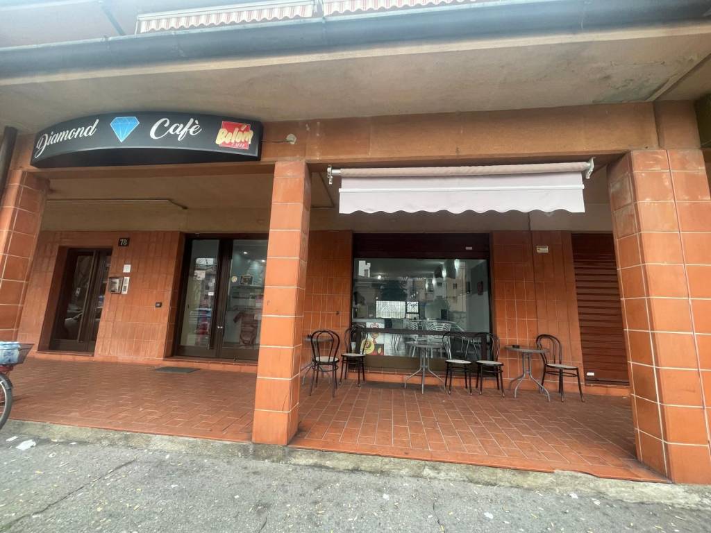 negozio in vendita a Pioltello in zona Seggiano