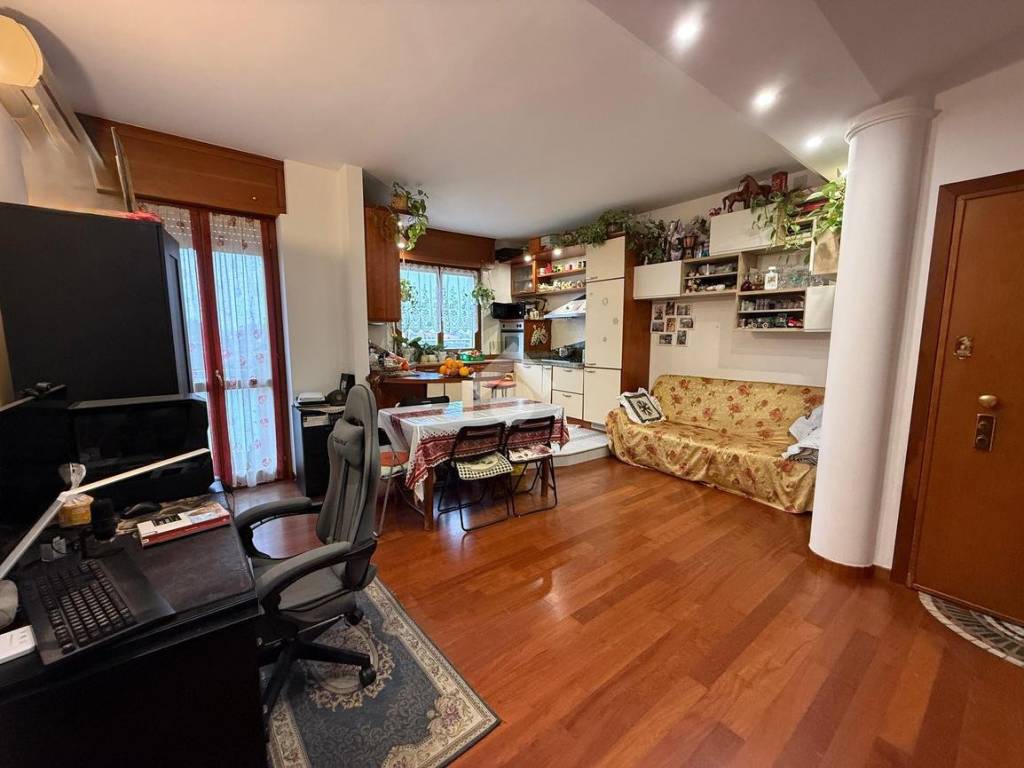 appartamento in vendita a Pioltello in zona Limito