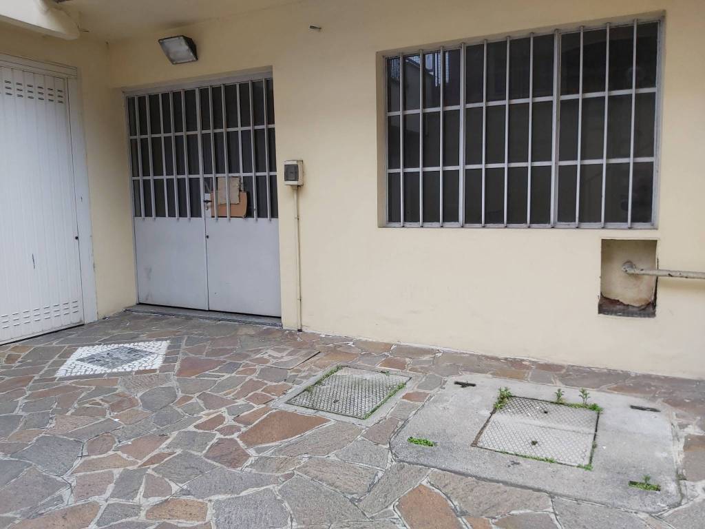 locale commerciale in vendita a Pioltello