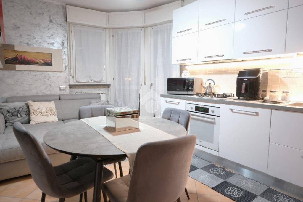 appartamento in vendita a Pioltello in zona Seggiano