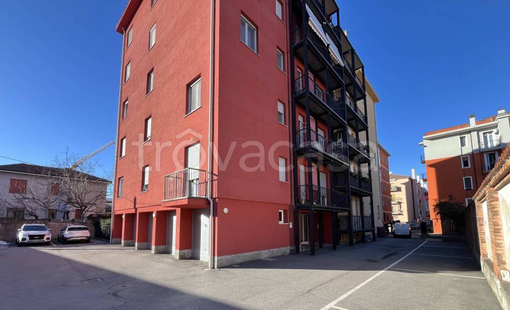 appartamento in vendita a Pioltello in zona Seggiano