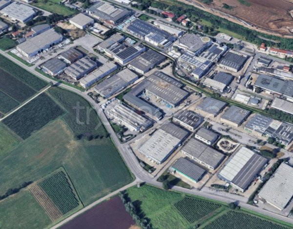 locale commerciale in vendita a Pioltello