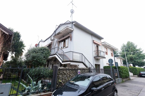 appartamento in vendita a Pioltello in zona Seggiano