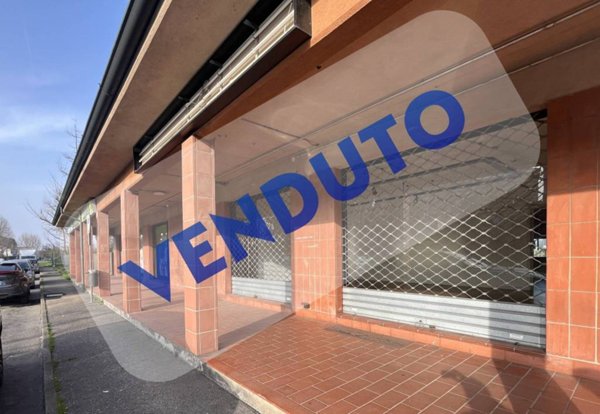 negozio in vendita a Pioltello in zona Seggiano