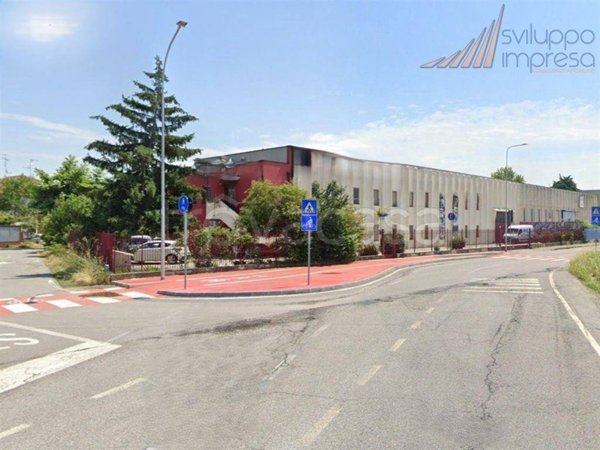 negozio in vendita a Pioltello in zona Seggiano