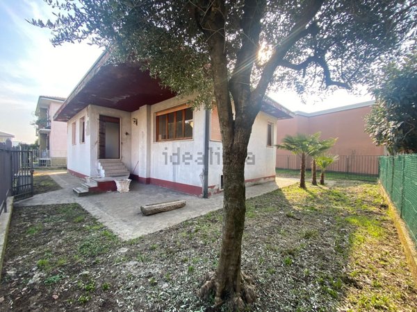 casa indipendente in vendita a Pioltello