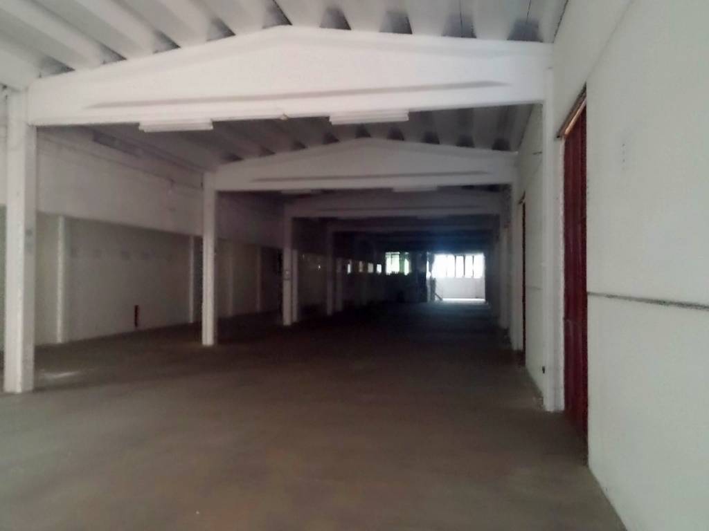 negozio in vendita a Pioltello