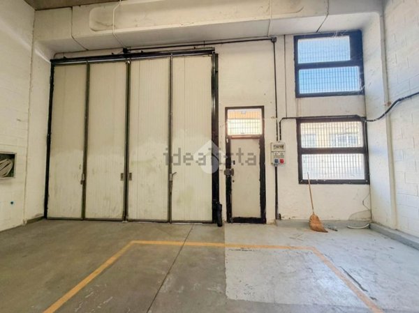 capannone in vendita a Pioltello