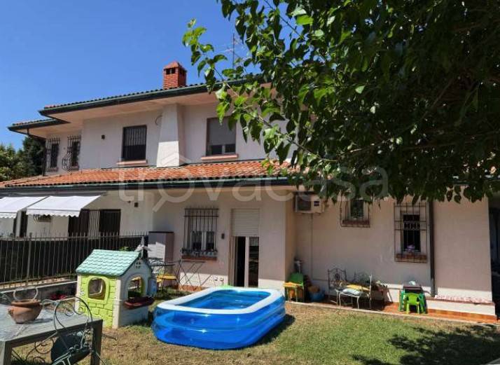 casa indipendente in vendita a Pioltello in zona Seggiano