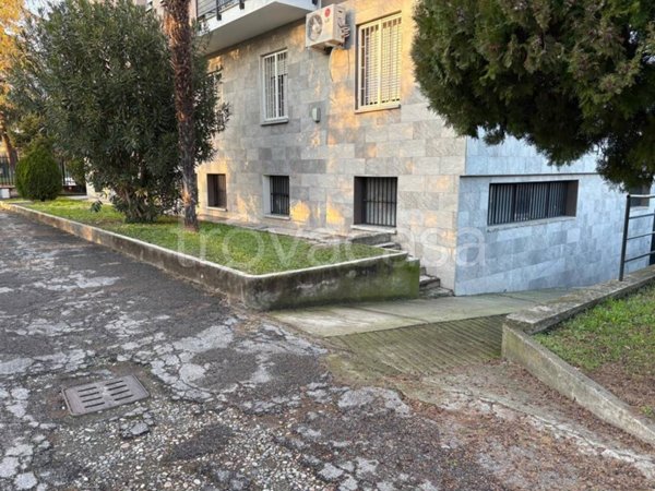 appartamento in vendita a Pioltello in zona Seggiano
