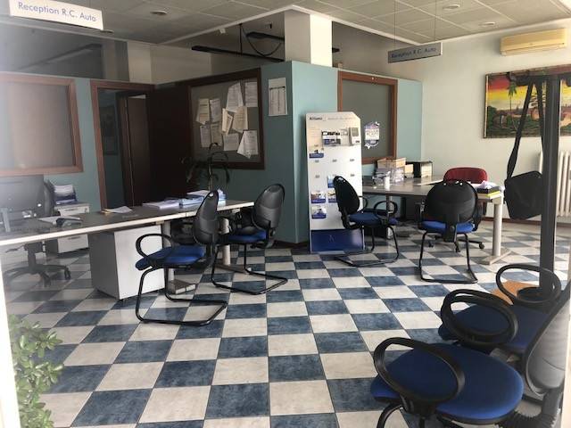 negozio in vendita a Pioltello in zona Limito