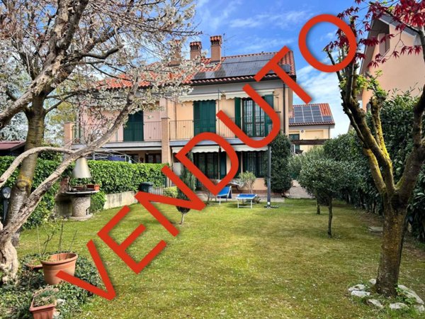 casa indipendente in vendita a Pioltello in zona Seggiano