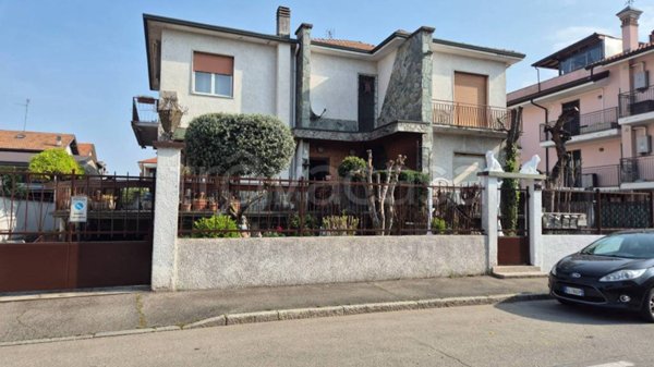 appartamento in vendita a Pioltello in zona Seggiano