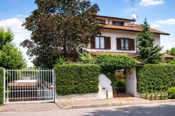 casa indipendente in vendita a Pioltello in zona Seggiano