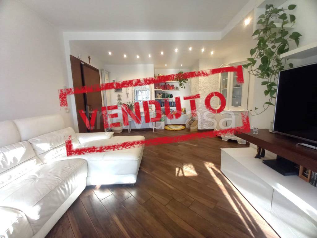 appartamento in vendita a Pioltello in zona Seggiano
