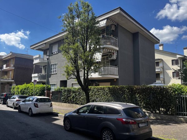 appartamento in vendita a Pioltello in zona Seggiano