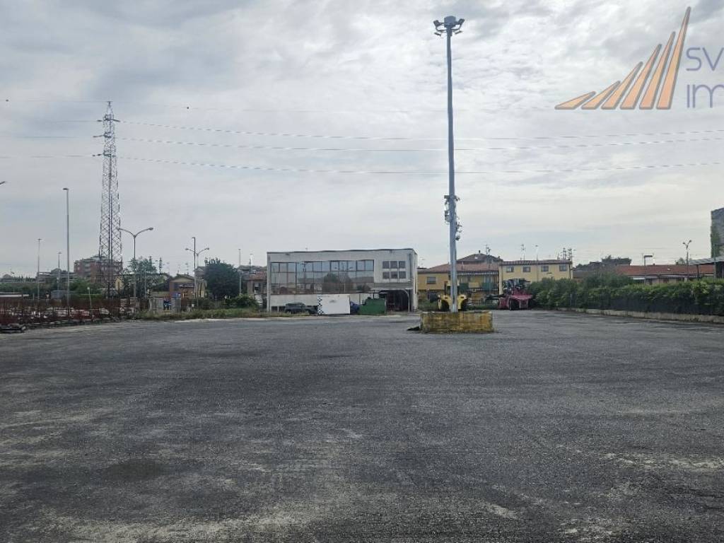 terreno edificabile in vendita a Pioltello