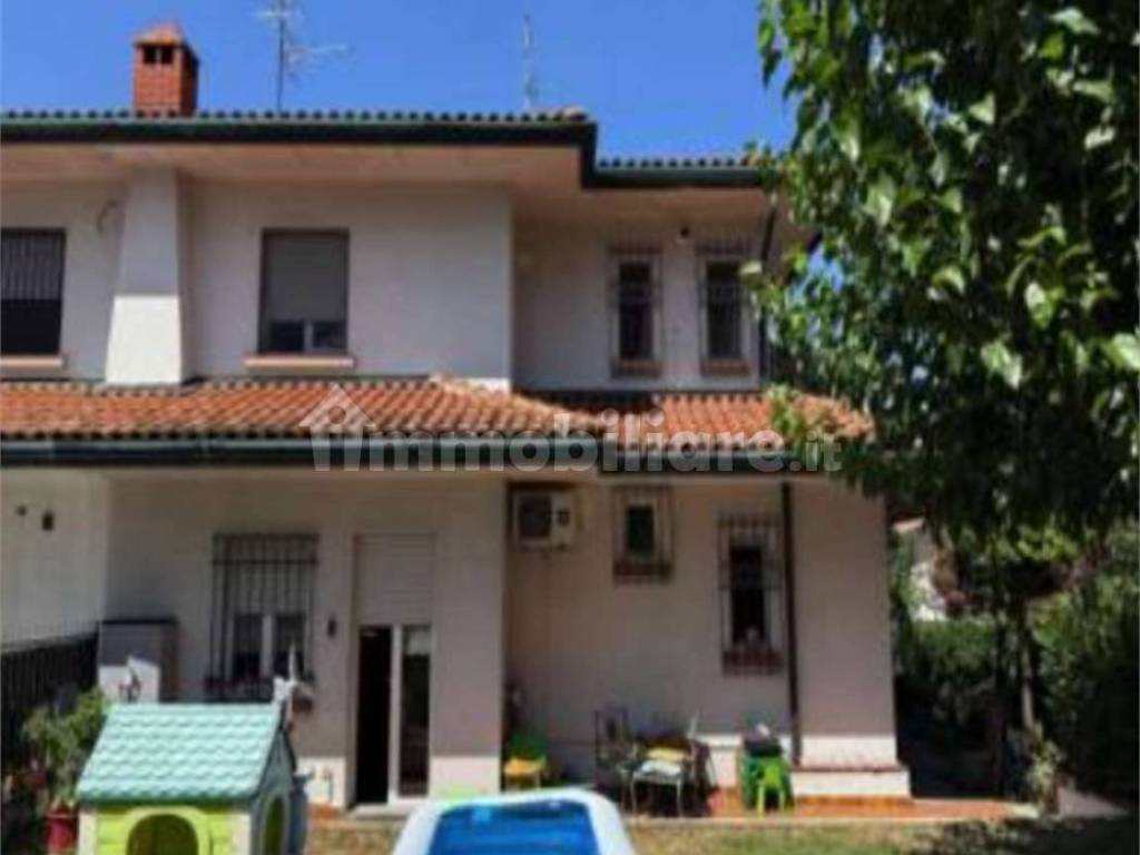 casa indipendente in vendita a Pioltello
