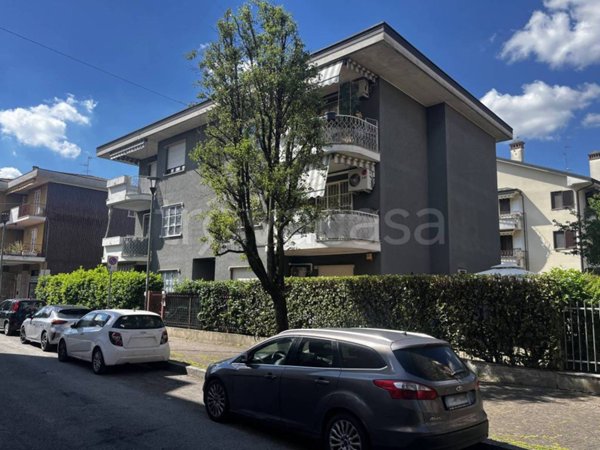 appartamento in vendita a Pioltello in zona Seggiano