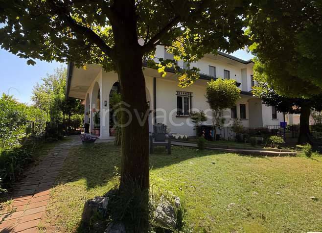 appartamento in vendita a Pioltello in zona Seggiano