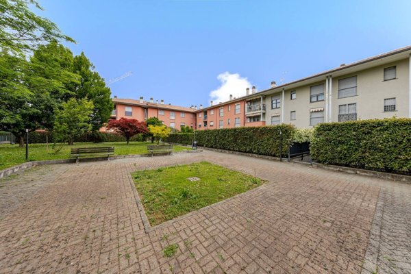 appartamento in vendita a Pioltello in zona Seggiano