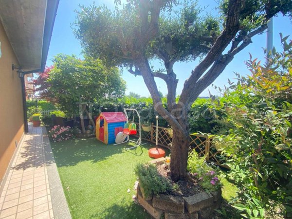 casa indipendente in vendita a Pioltello in zona Rugacesio