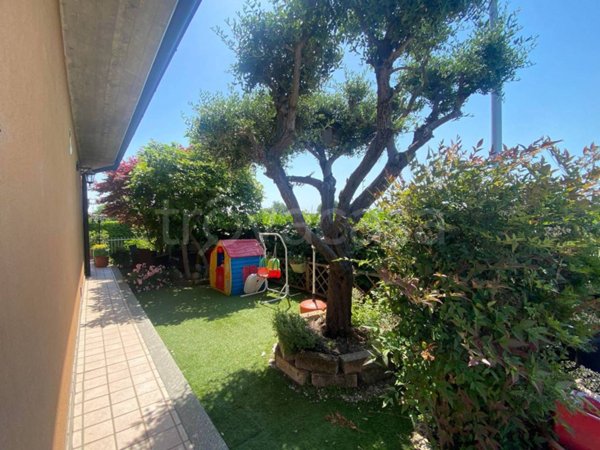 casa indipendente in vendita a Pioltello in zona Rugacesio