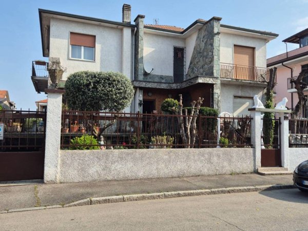 appartamento in vendita a Pioltello in zona Seggiano