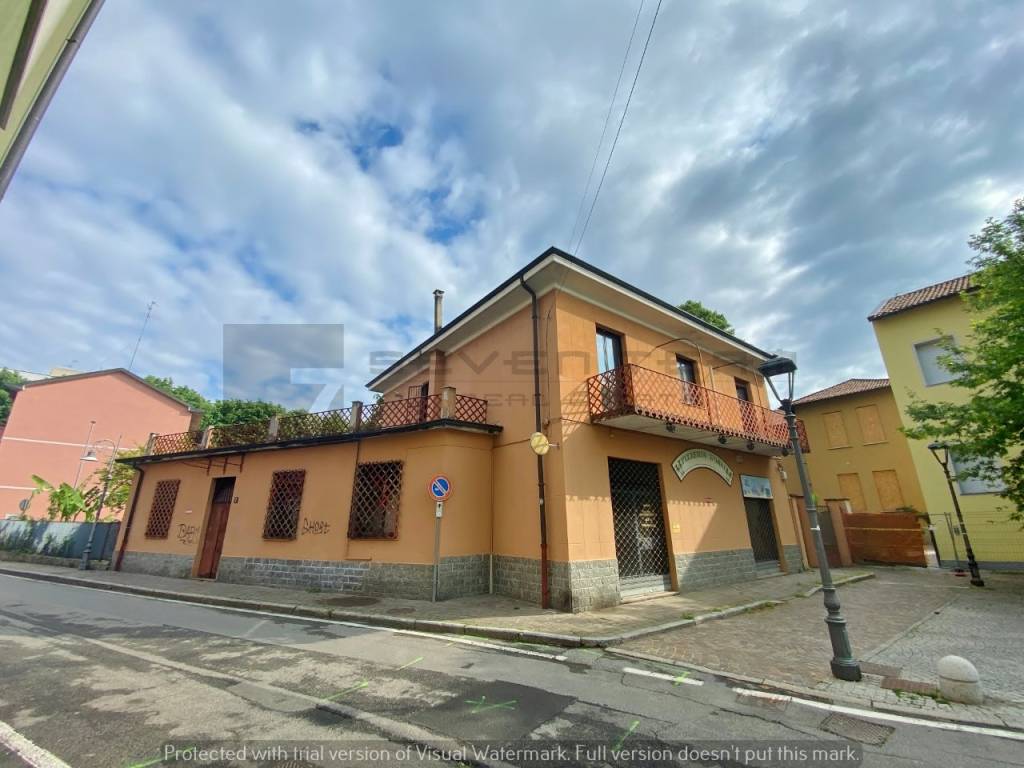 negozio in vendita a Pioltello in zona Seggiano