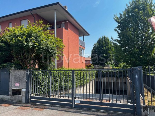 box auto in vendita a Pioltello in zona Seggiano