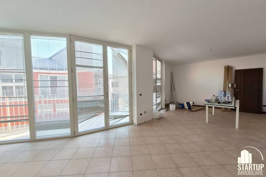 appartamento in vendita a Pioltello in zona Seggiano