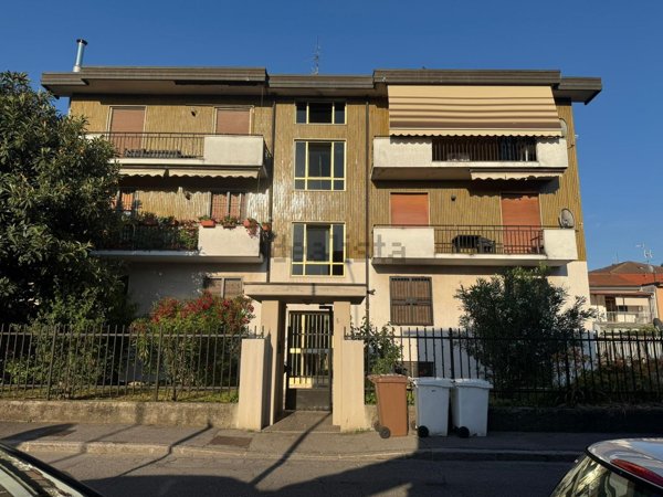 appartamento in vendita a Pioltello in zona Seggiano