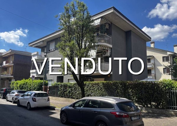 appartamento in vendita a Pioltello in zona Seggiano