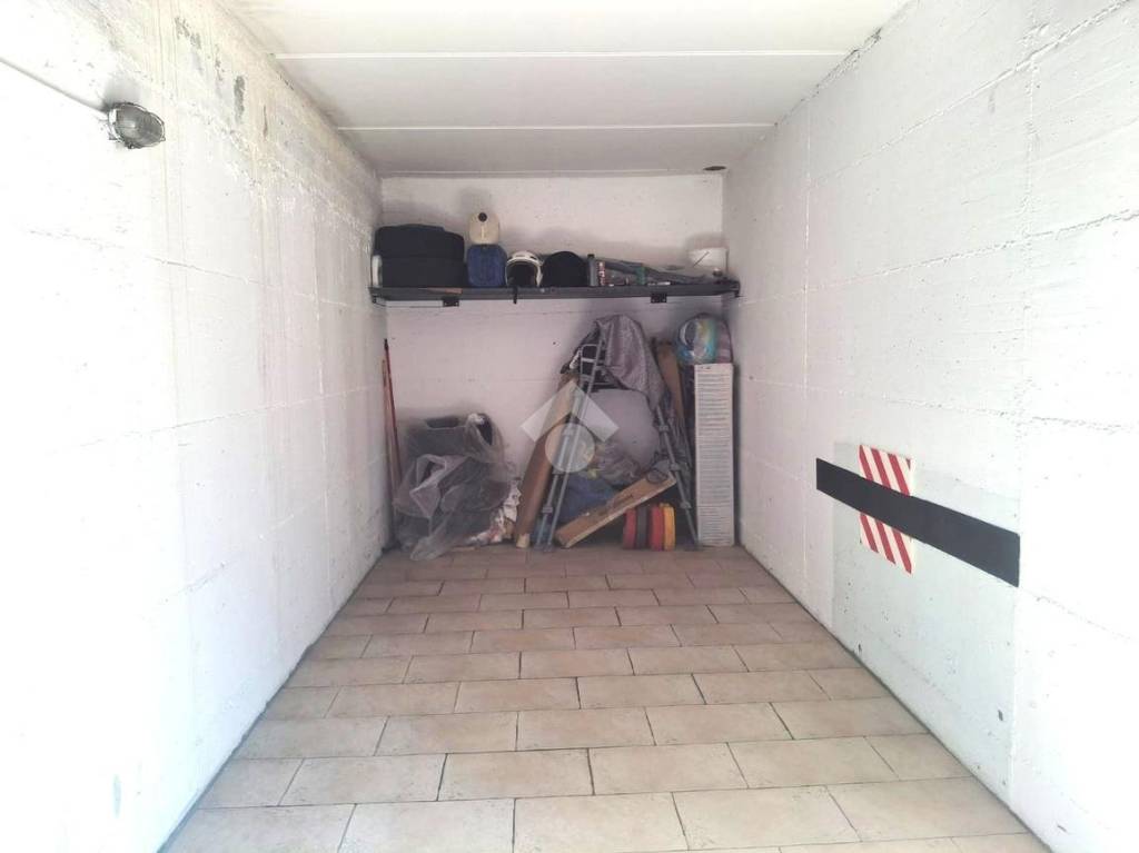 box auto in vendita a Pioltello in zona Seggiano