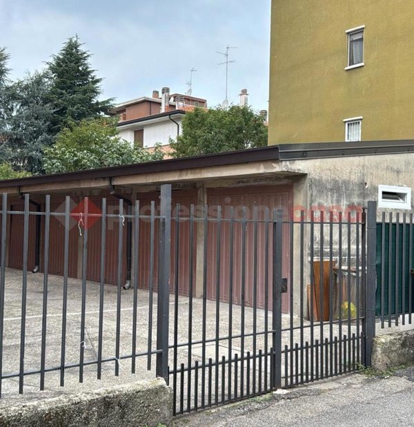box auto in vendita a Pioltello in zona Seggiano