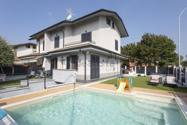 casa indipendente in vendita a Pioltello in zona Seggiano