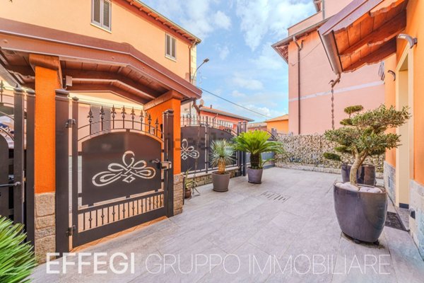 casa indipendente in vendita a Pioltello in zona Seggiano