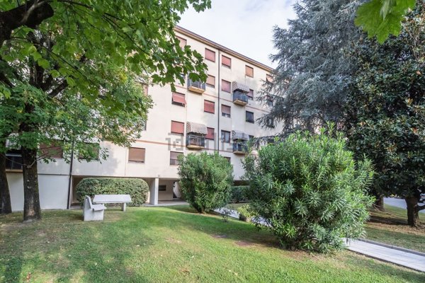 appartamento in vendita a Pioltello in zona Seggiano