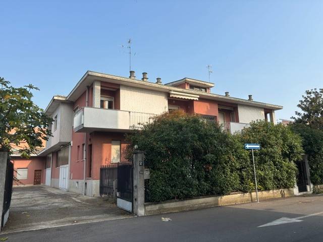 appartamento in vendita a Pioltello in zona Limito