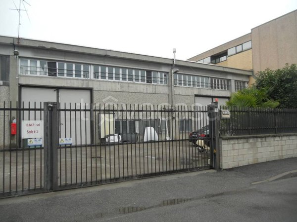 locale commerciale in vendita a Pogliano Milanese