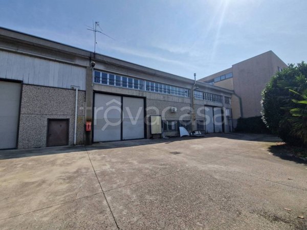 locale commerciale in vendita a Pogliano Milanese